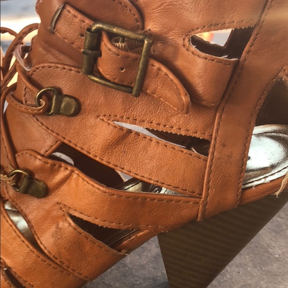 Wheat open toe wedge sandals - Picture 2 of 3